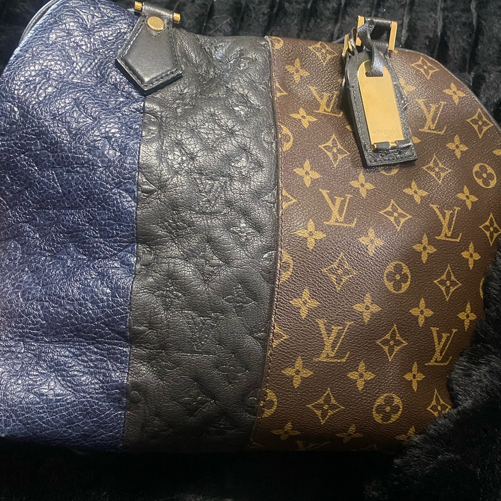 Authentic Louis Vuitton Purse/Large/Multi Color - Picture 10 of 11